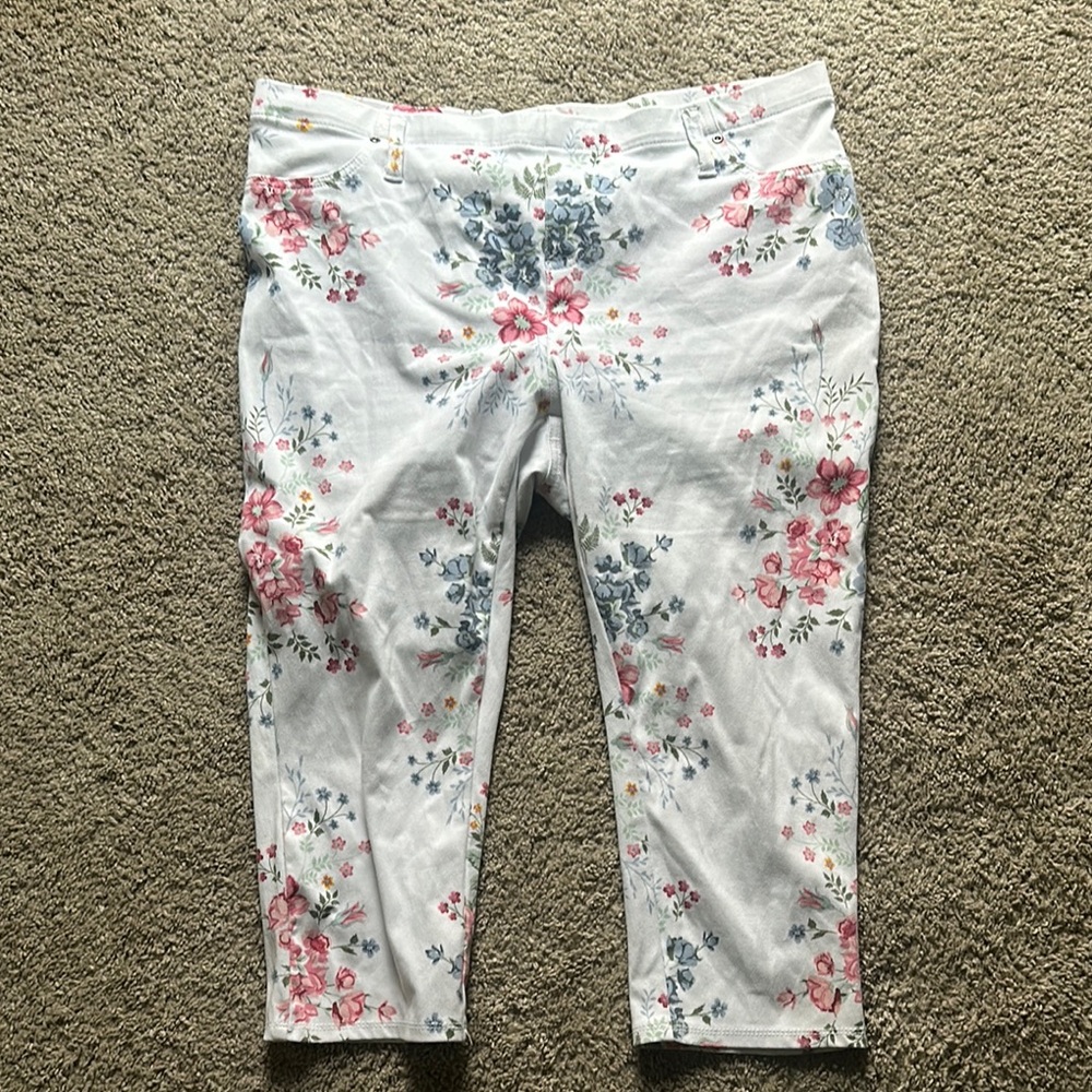 Terra & Sky Floral Capris - White, Pink, Blue